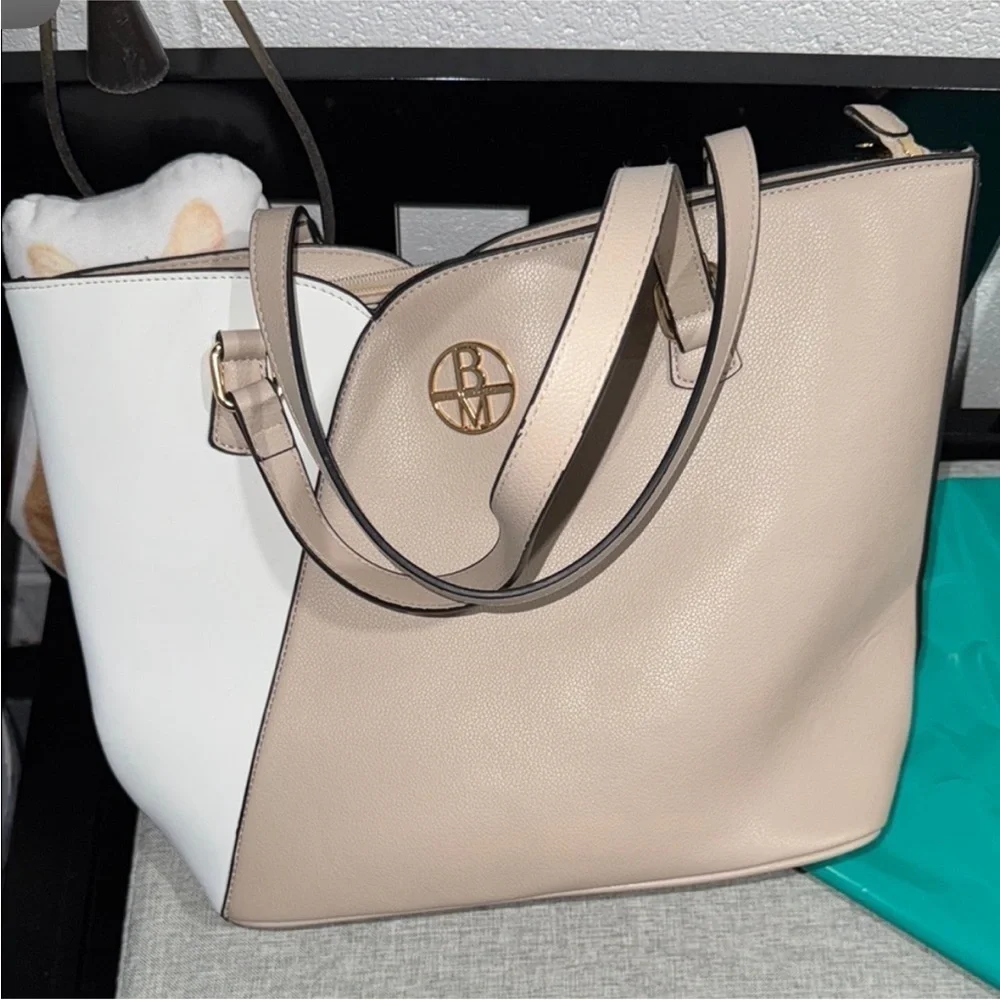 Badgley Mischka Beige and White Shoulder Bag - Picture 1 of 3